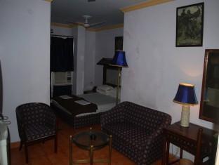 Hotel Charans International Лакхнау Экстерьер фото