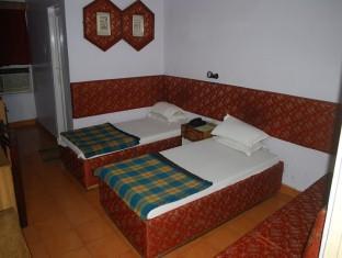 Hotel Charans International Лакхнау Экстерьер фото